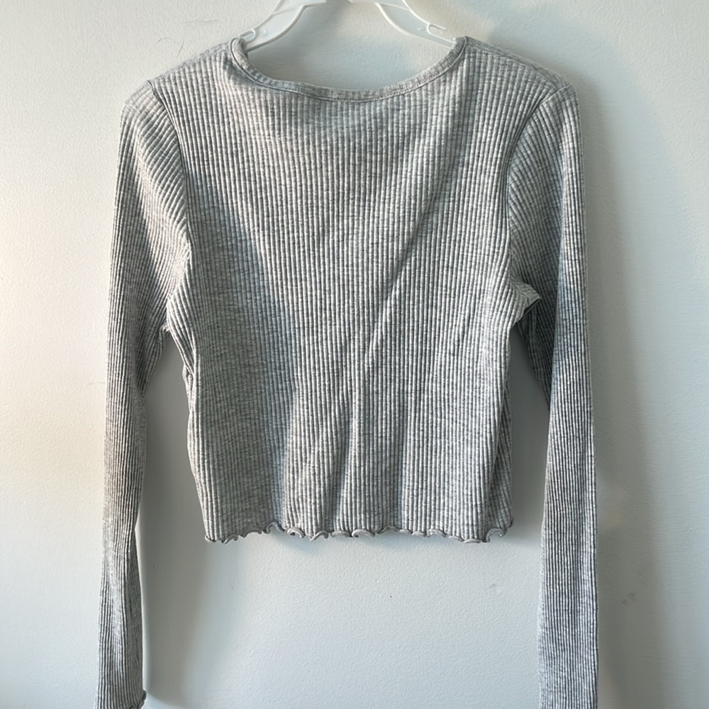 H&M Light Gray Ribbed Button-Up Top - Picture 3 of 3